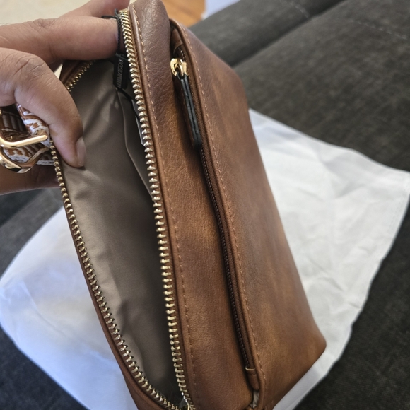 Bostanten Tan Leather Crossbody Bag - Picture 11 of 13
